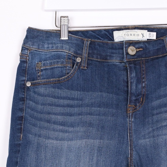 Torrid Girlfriend Skinny Jeans - Picture 3 of 8